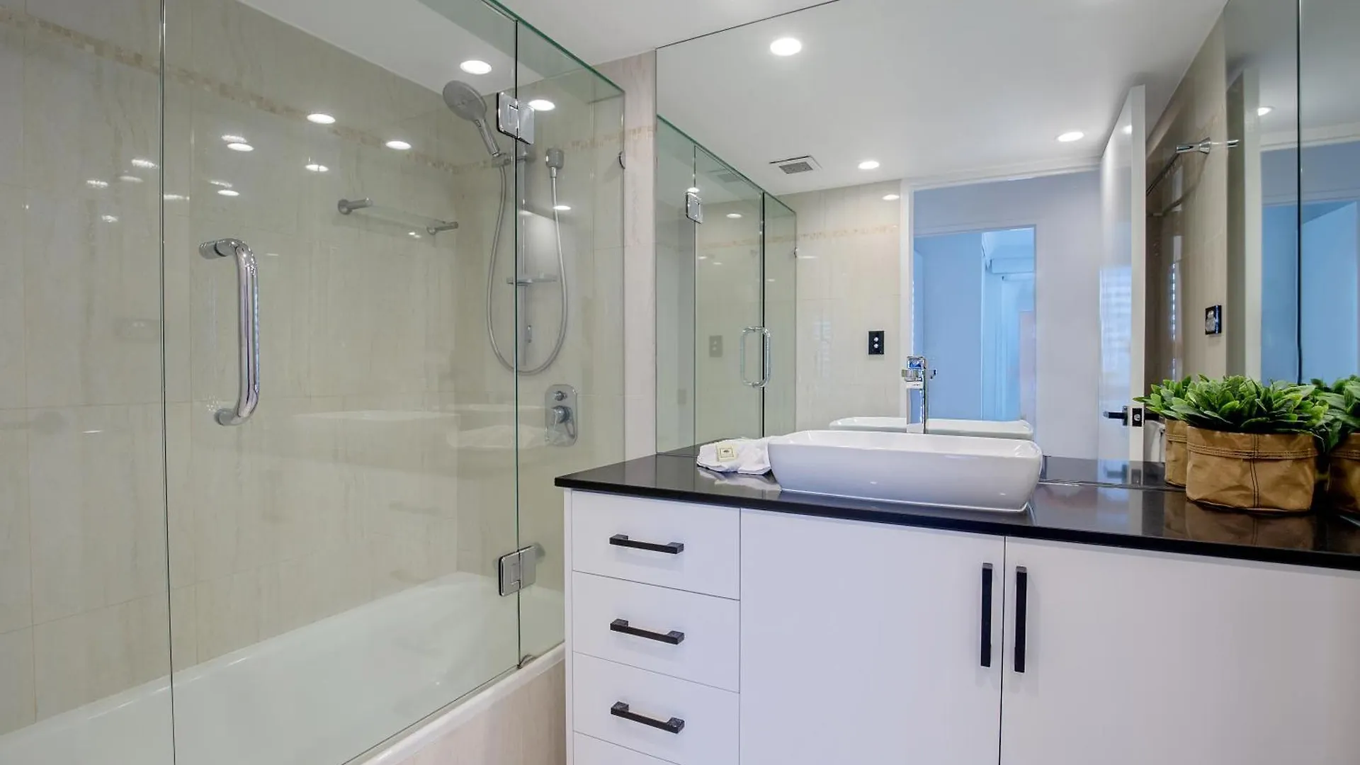 Carool Holiday Apartments Gold Coast 3*,  Australia