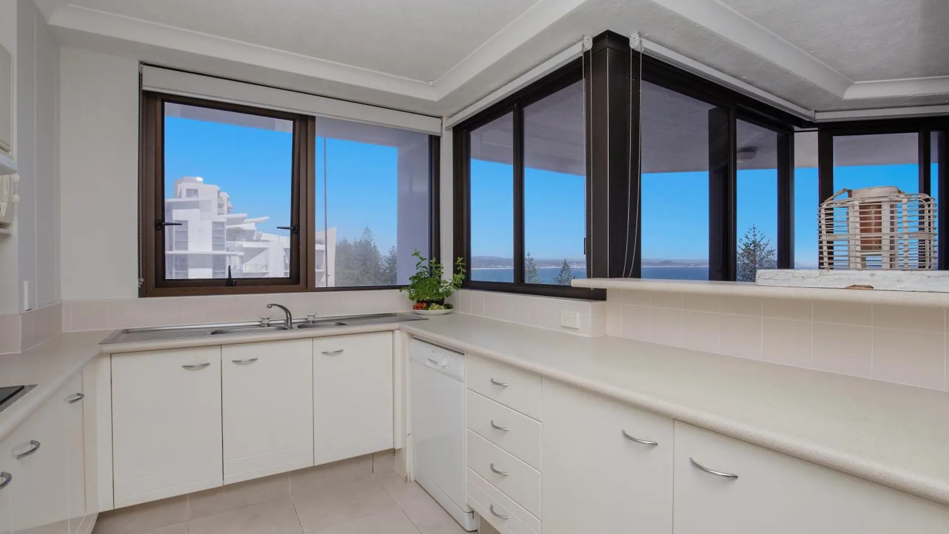 Carool Holiday Apartments Gold Coast 3*,  Australia