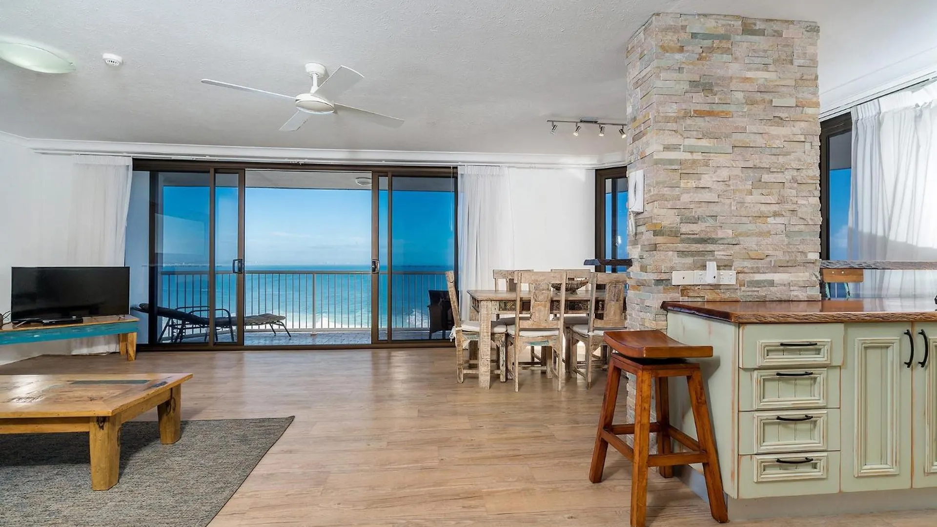 Carool Holiday Apartments Gold Coast 3*,  Australia